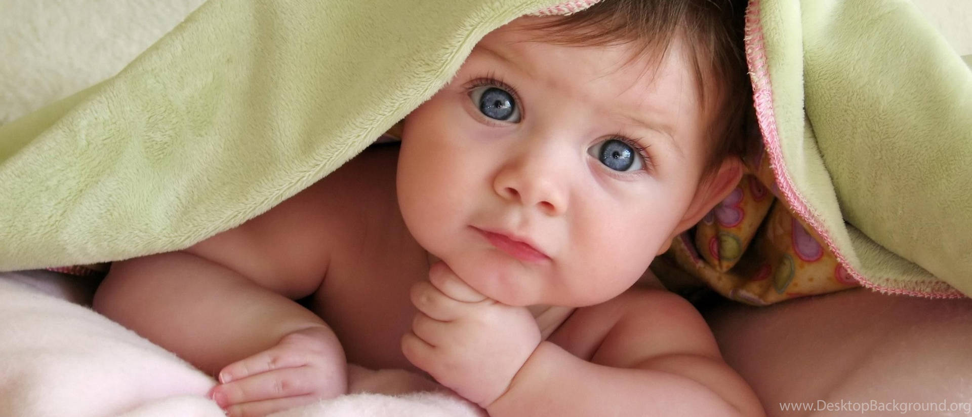 Blue-eyed Funny Baby Background