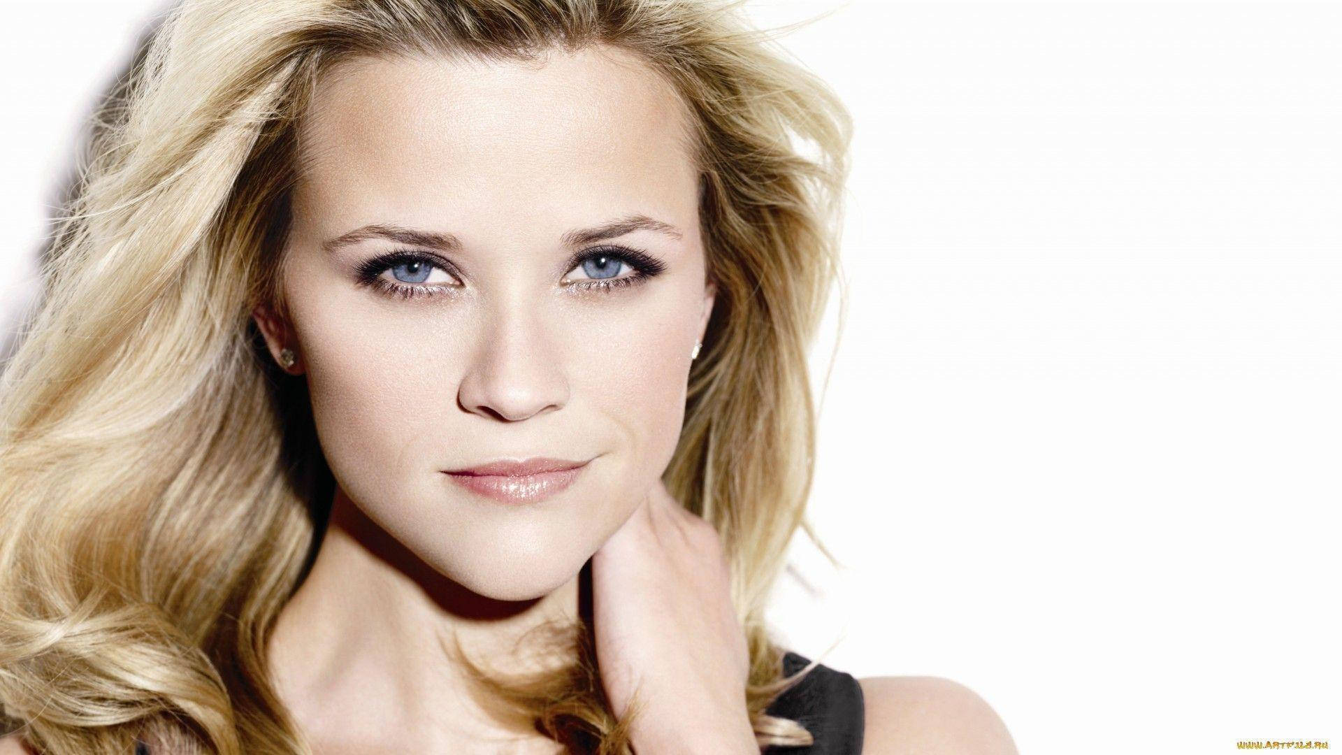 Blue-eyed Reese Witherspoon Background