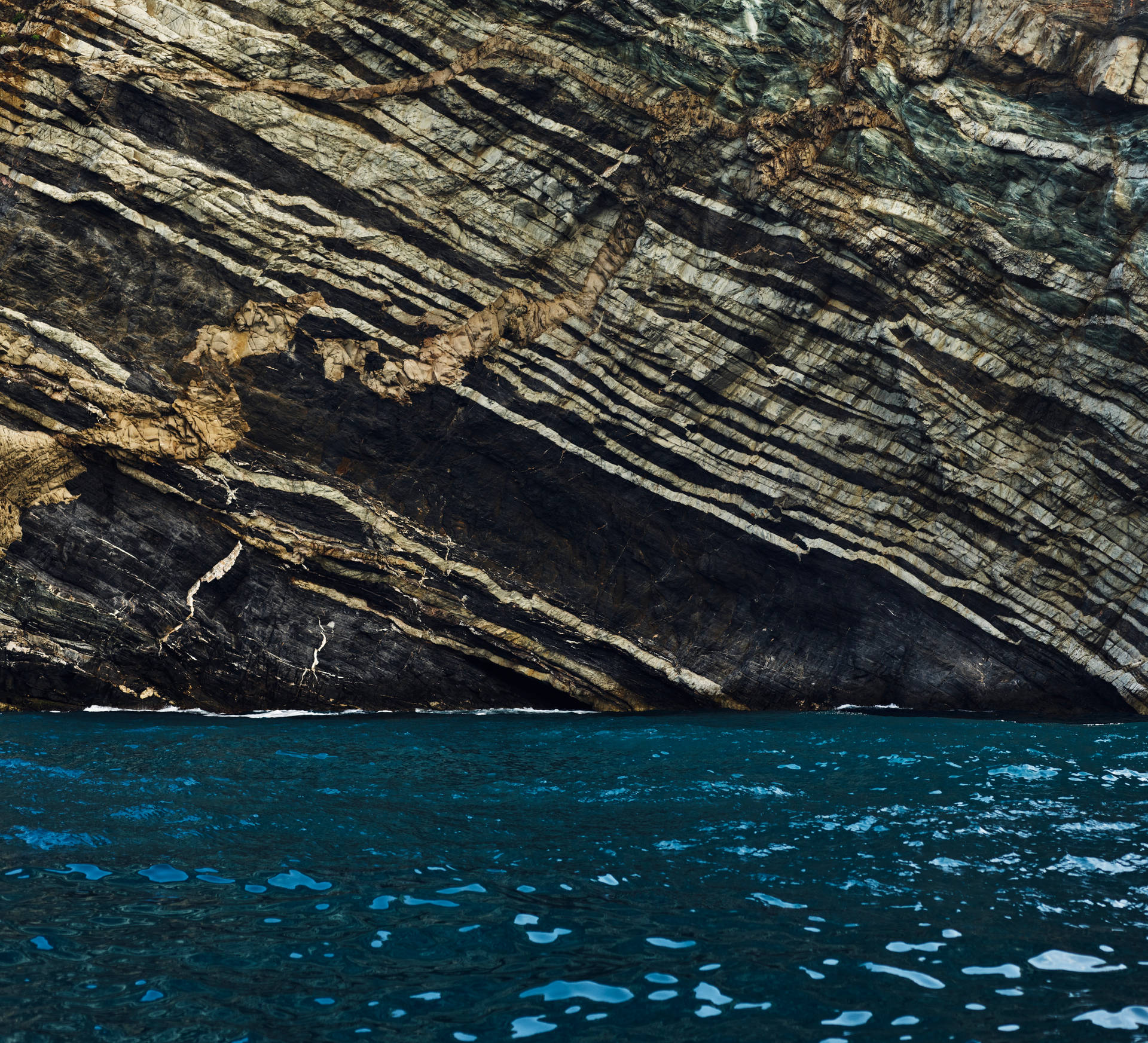 Blue Water Huge Rocks Macos Background