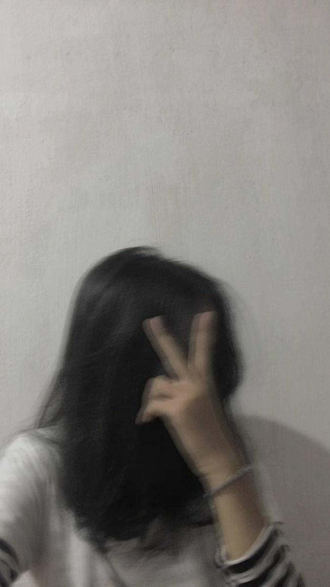 Blurry Girl With Peace Sign Pfp Aesthetic Background