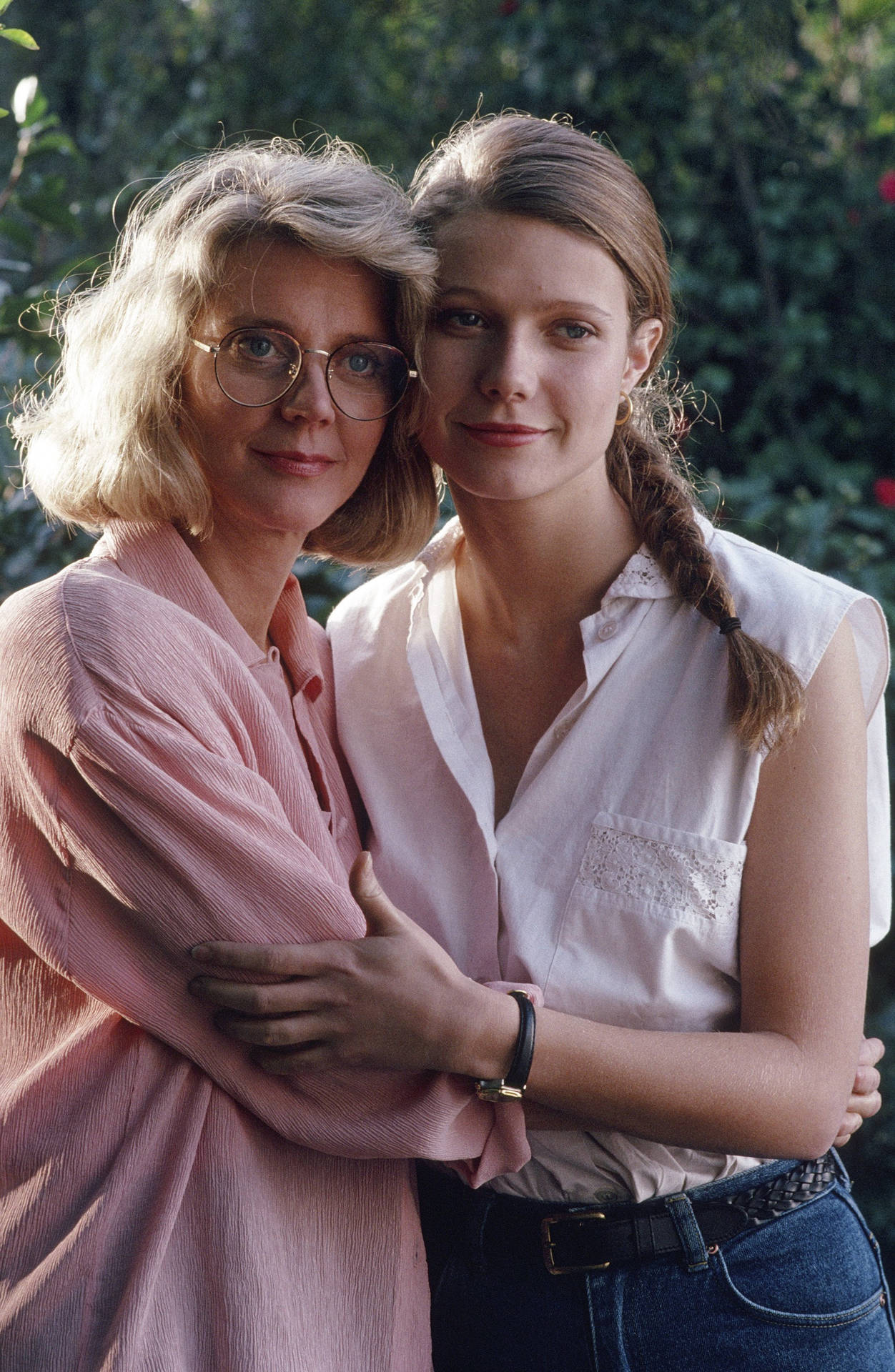 Blythe Danner Hugging Her Daughter Background