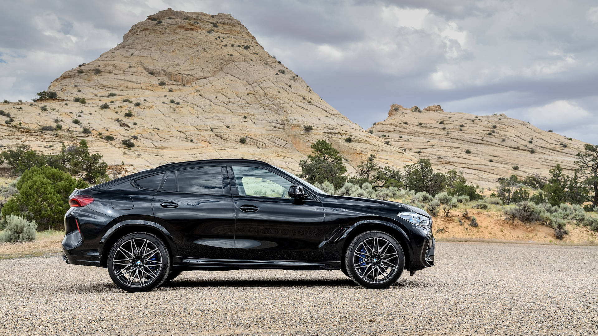 Bmw X6 M Desert Road Background