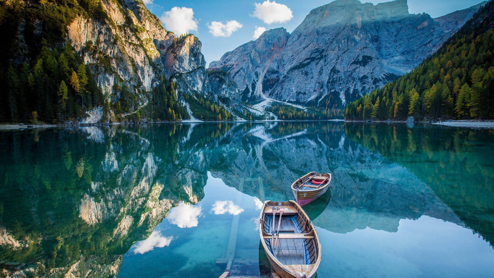 Boat In Lake Blue Color Hd Background