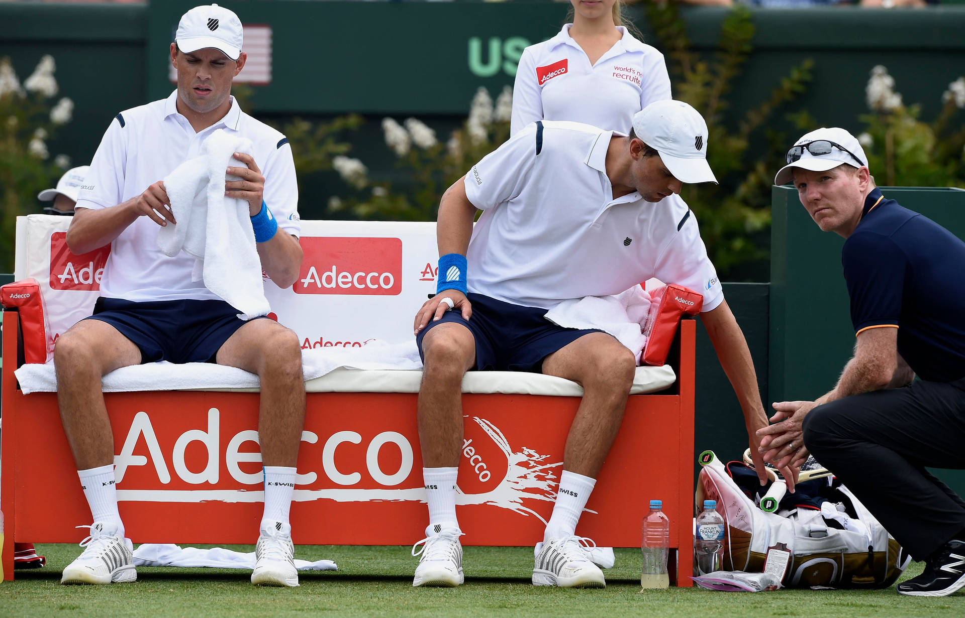 Bob Bryan Celebrates His Victory On The Court Background