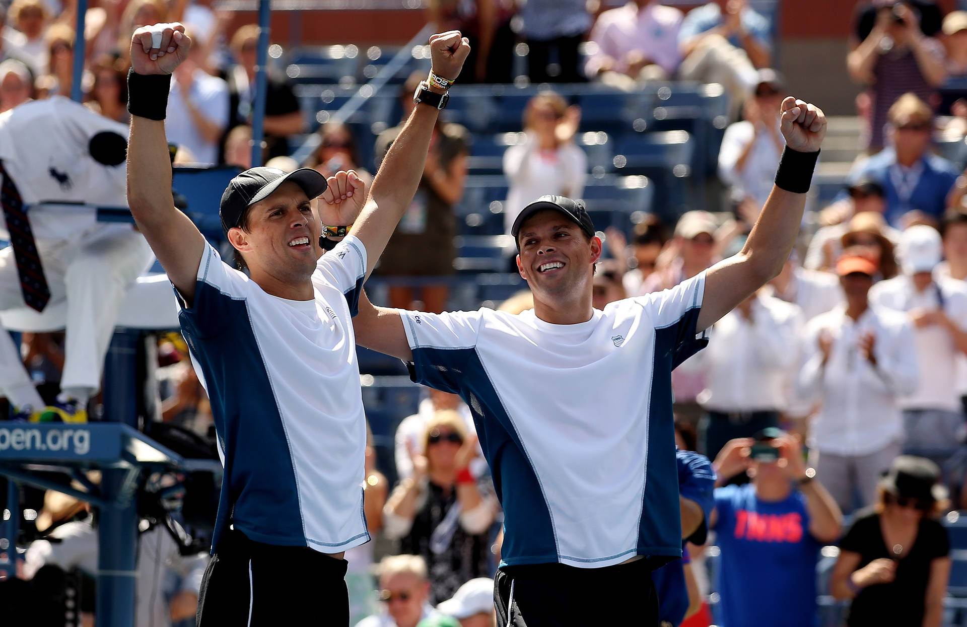 Bob Bryan Celebrating With Mike Background