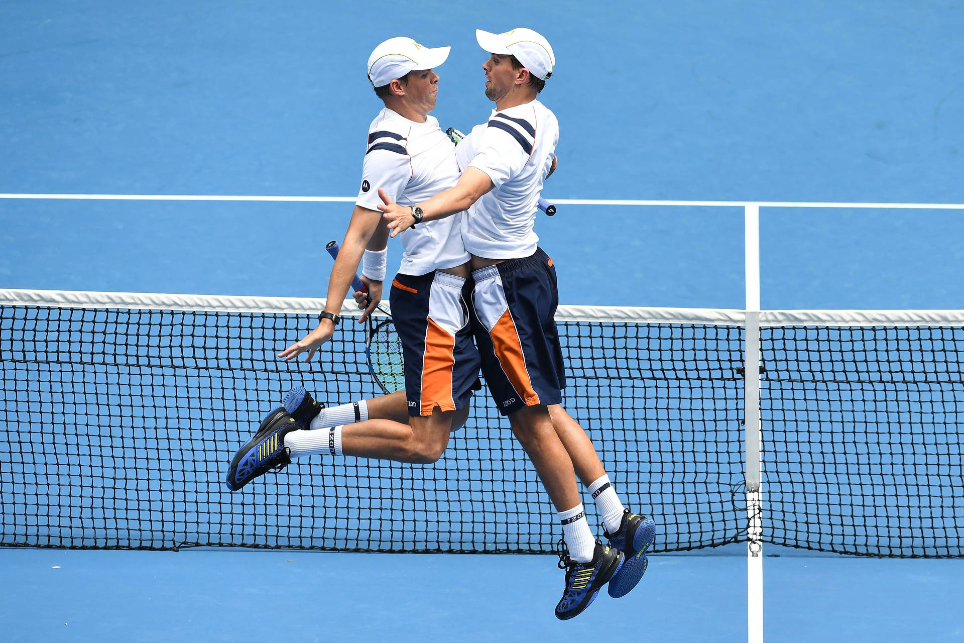 Bob Bryan Chest Bump Background