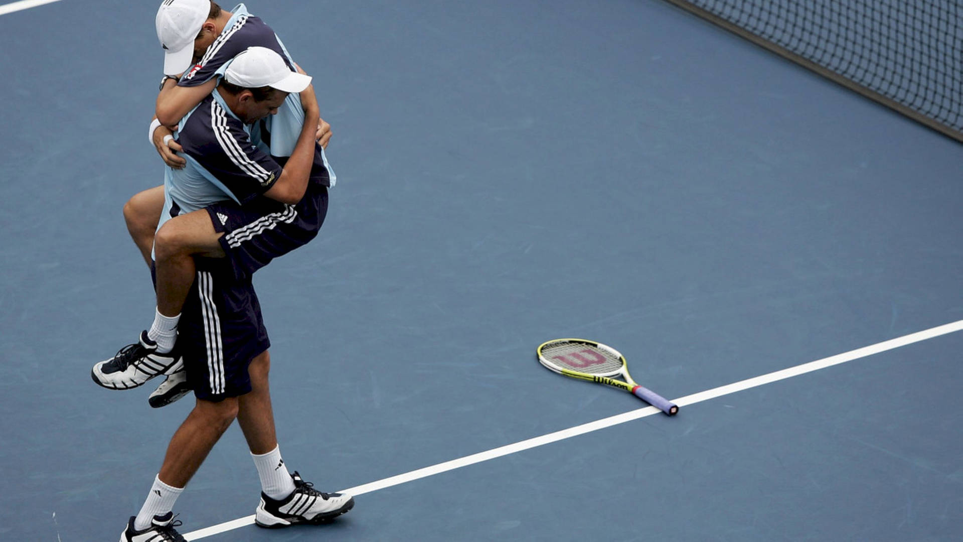 Bob Bryan Hugging Brother Mike Background