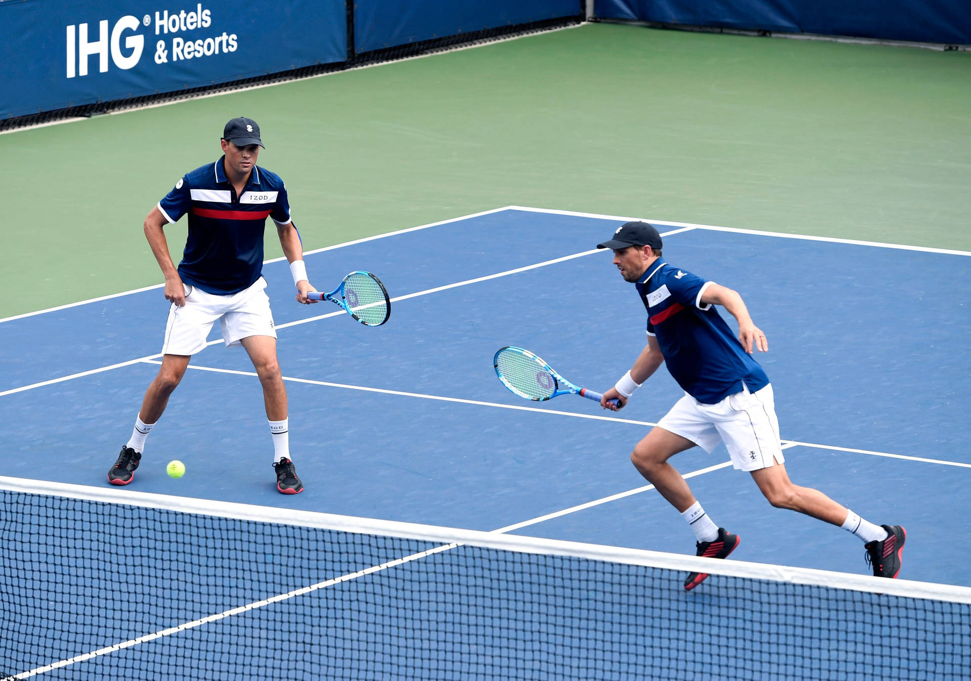 Bob Bryan Playing Tennis With Mike Background