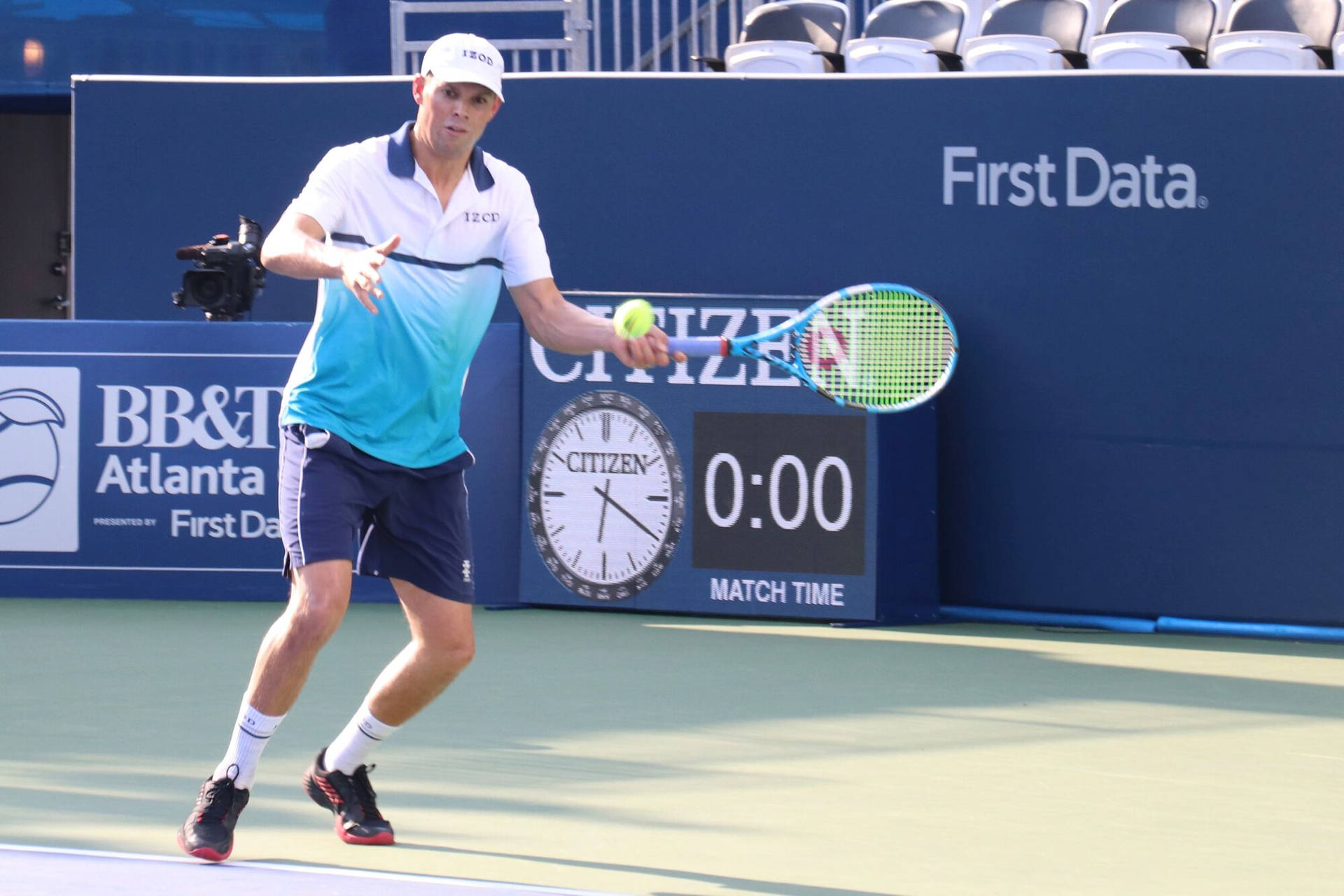 Bob Bryan Reaching For Ball Background