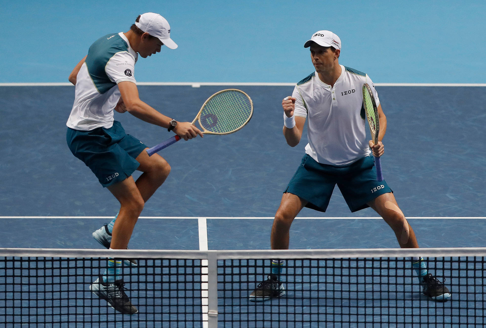 Bob Bryan With Brother Mike Tennis Background