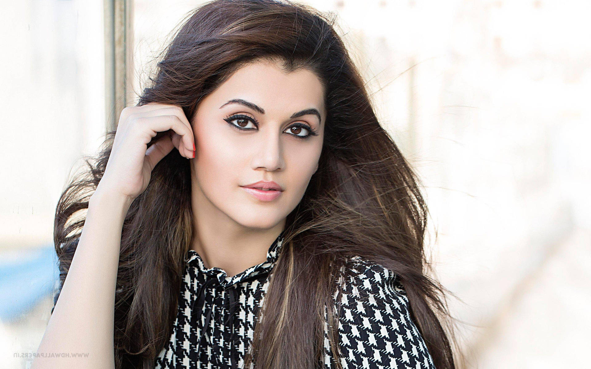 Bollywood Actress Taapsee Pannu Background
