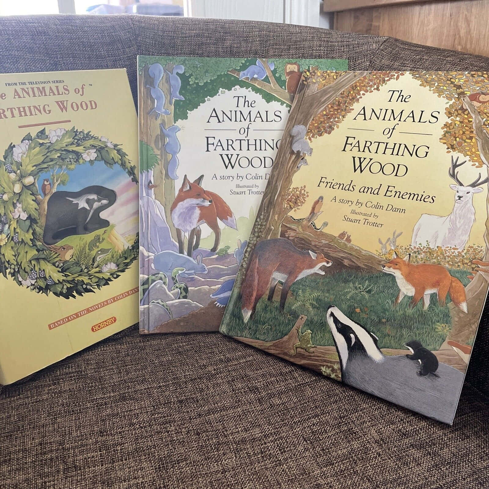Books Of The Animals Of Farthing Wood Background