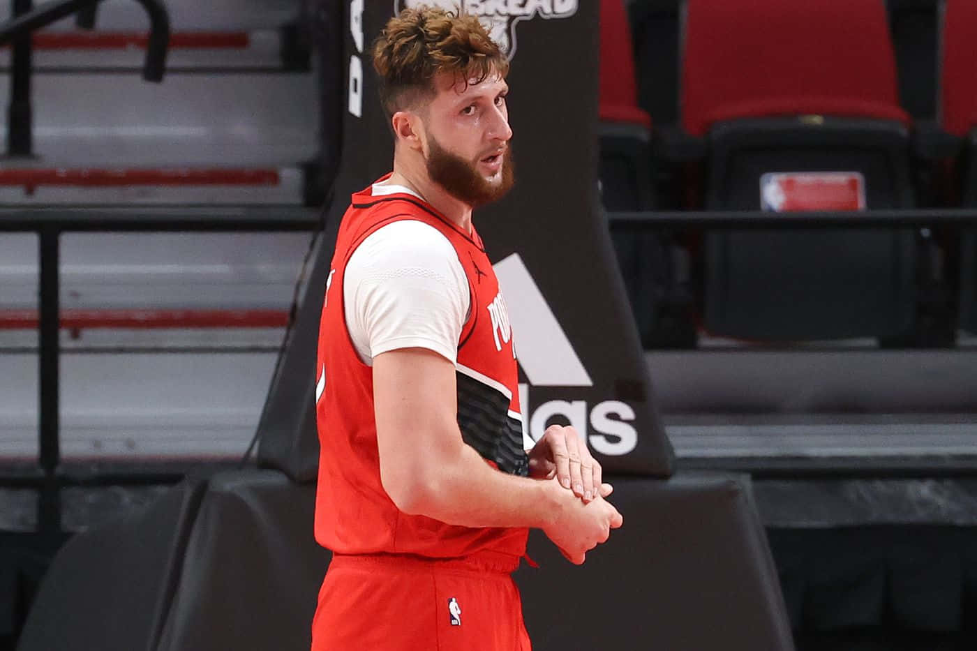 Bosnian Professional Basketball Player Jusuf Nurkic Injured Hand Background