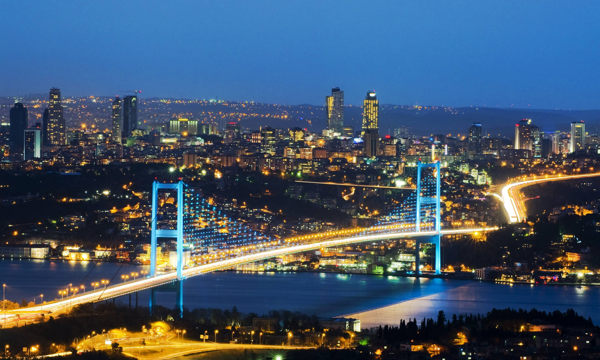 Bosphorus Bridge At Night In Istanbul, Turkey Background