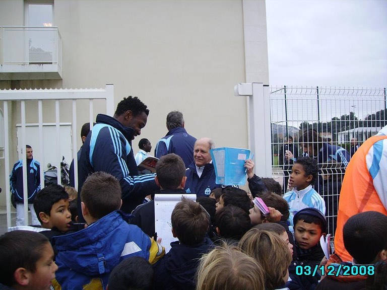 Boubacar Kamara Signing Autographs Background