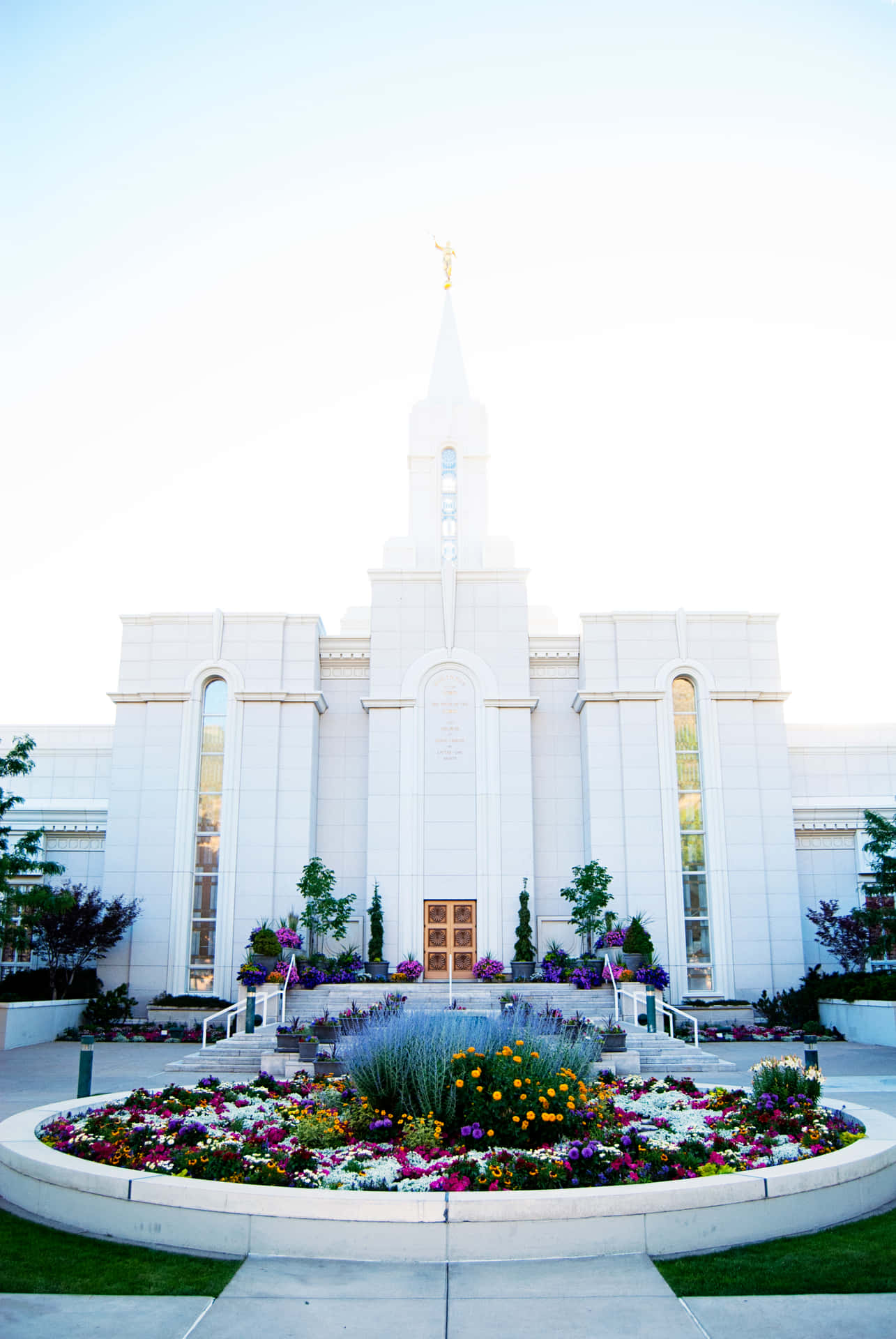 Bountiful Mormon Temple In Utah Background
