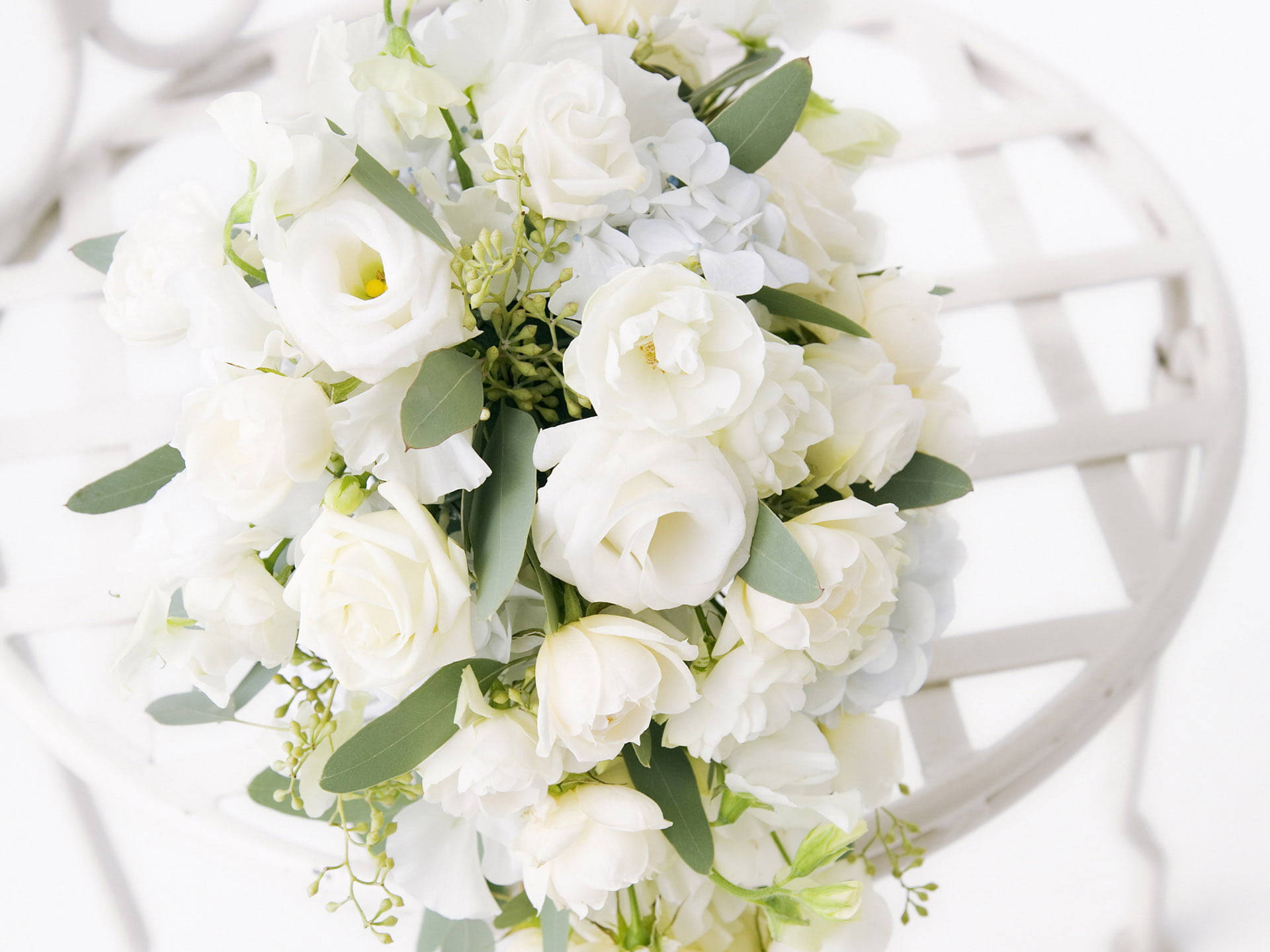 Bouquet Of Pure White Roses Background