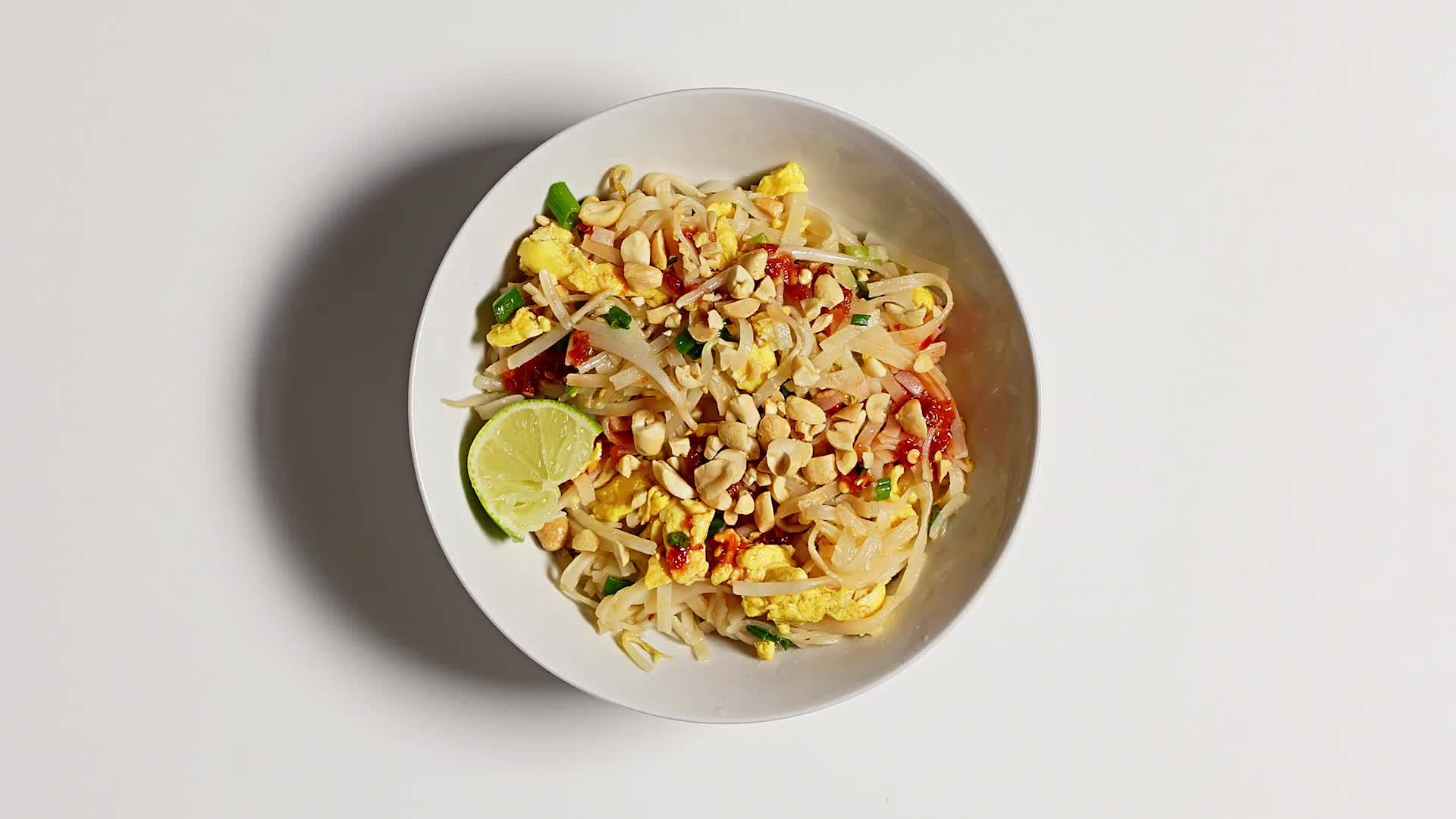 Bowl Of Delicious Pad Thai Noodles Background