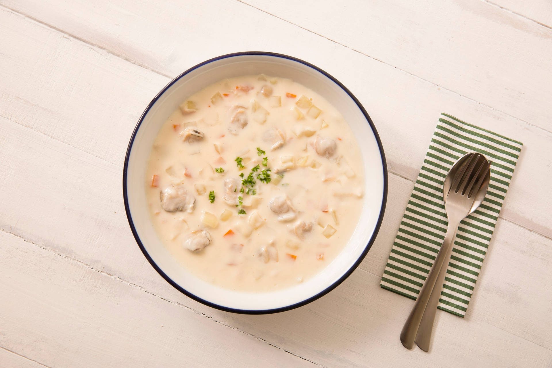 Bowl Of Thick New England Clam Chowder Background