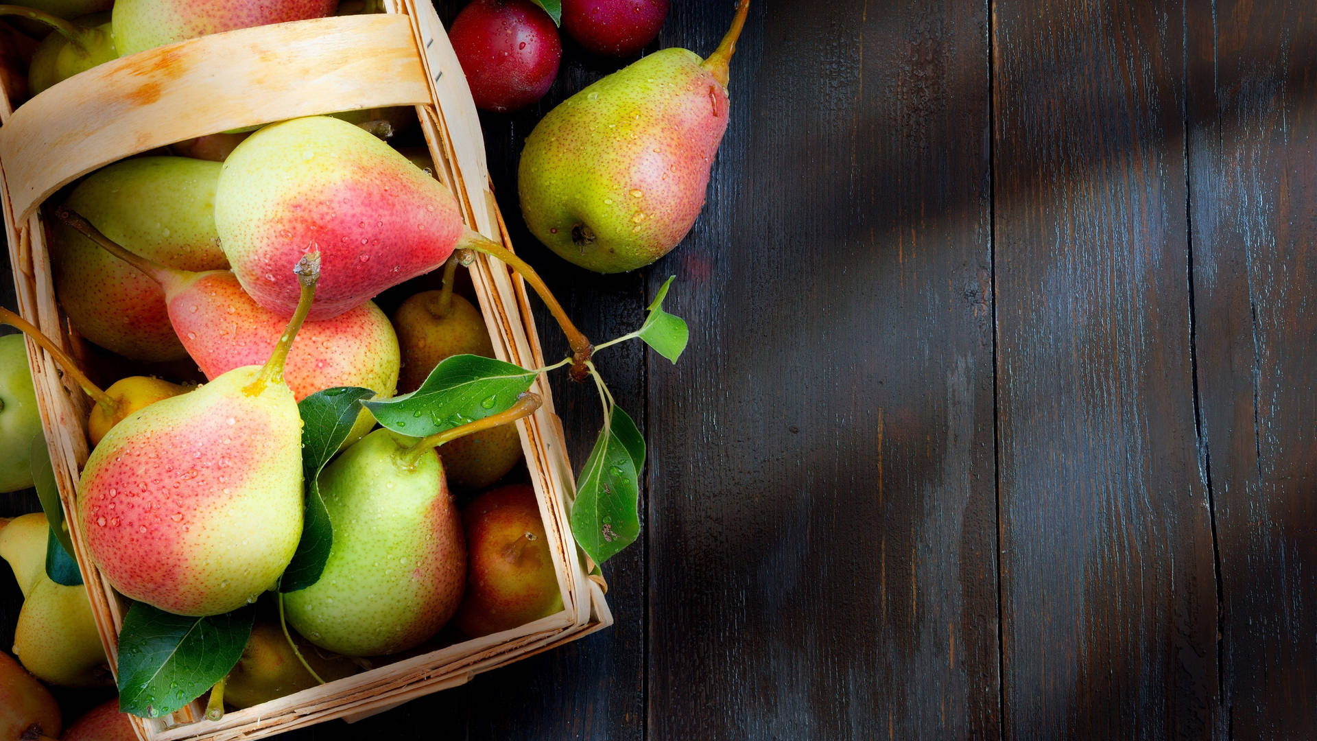 Box Of Pear Fruits Background