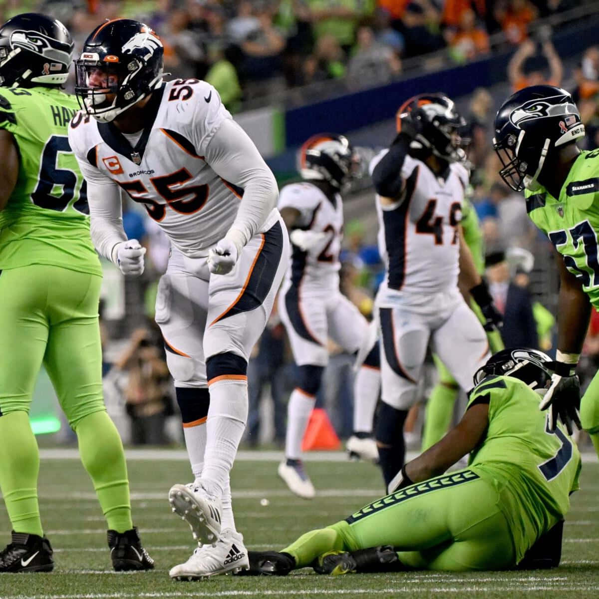Bradley Chubb Denver Bronco Against Arizona Cardinals Background