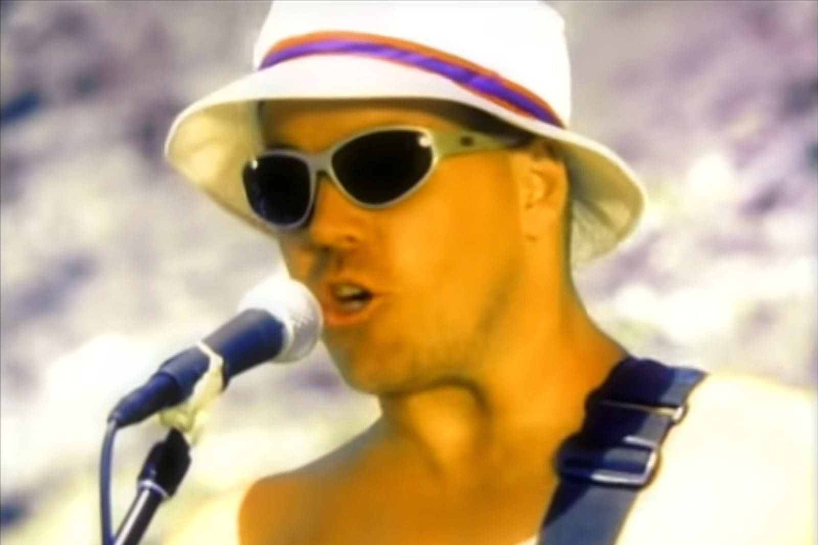 Bradley Nowell Performing With Sublime Background