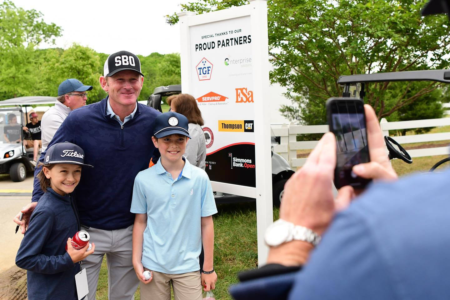 Brandt Snedeker With Young Golf Fans Background