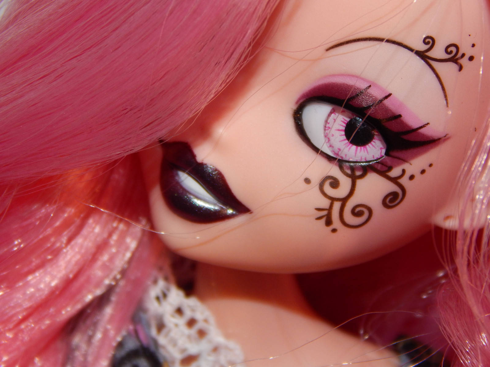 Bratz Dolls Fancy Eye Make-up Background