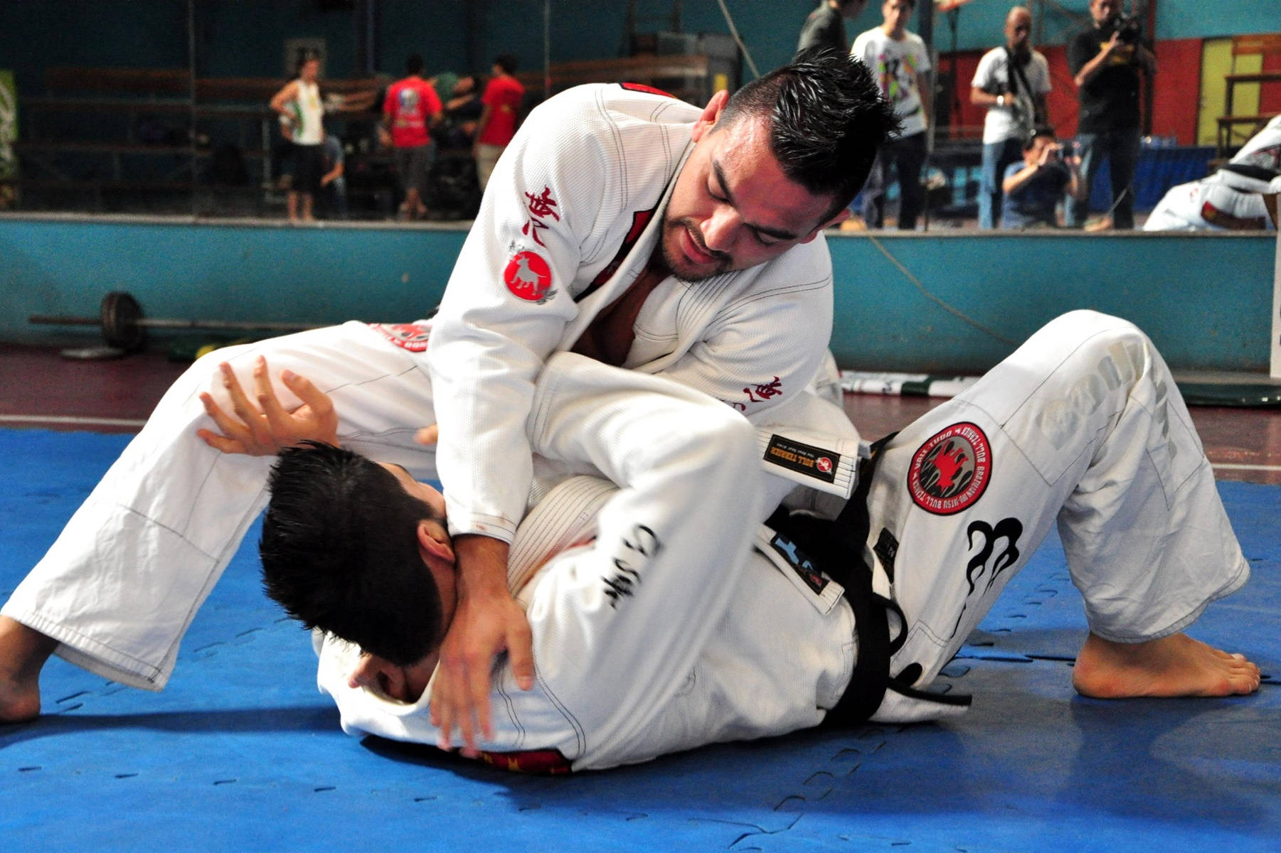 Brazilian Jiu-jitsu Masters Marcos And Roberto De Souza In Action Background