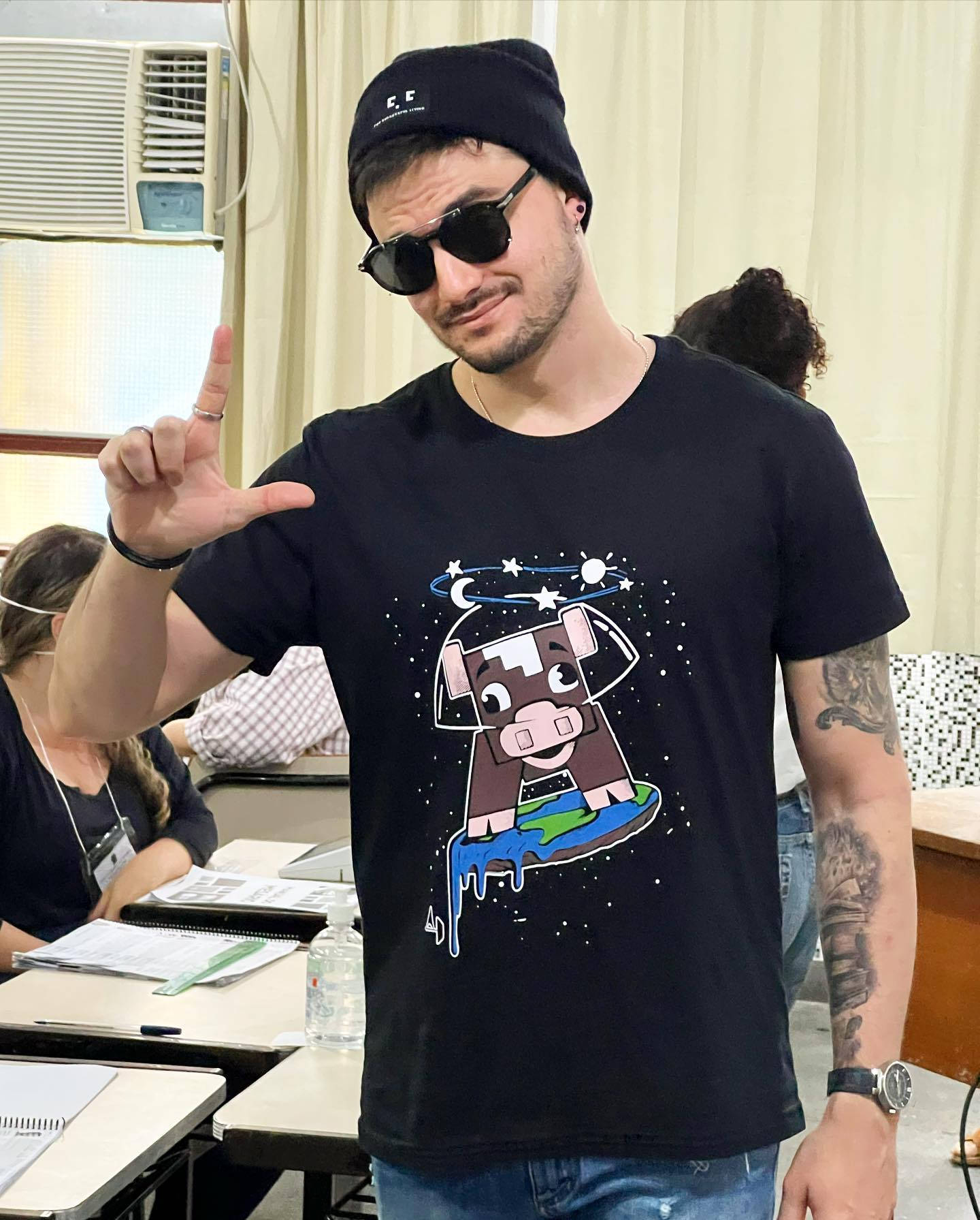 Brazilian Youtuber Felipe Neto Posing In Stylish Shirt