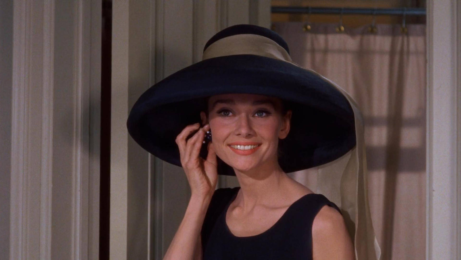 Breakfast At Tiffany's Holly Smiling Background