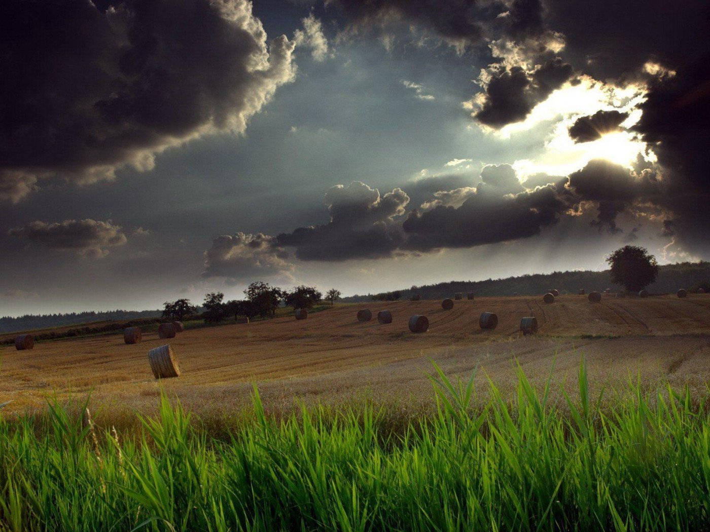 Breaking Thunderstorm Background