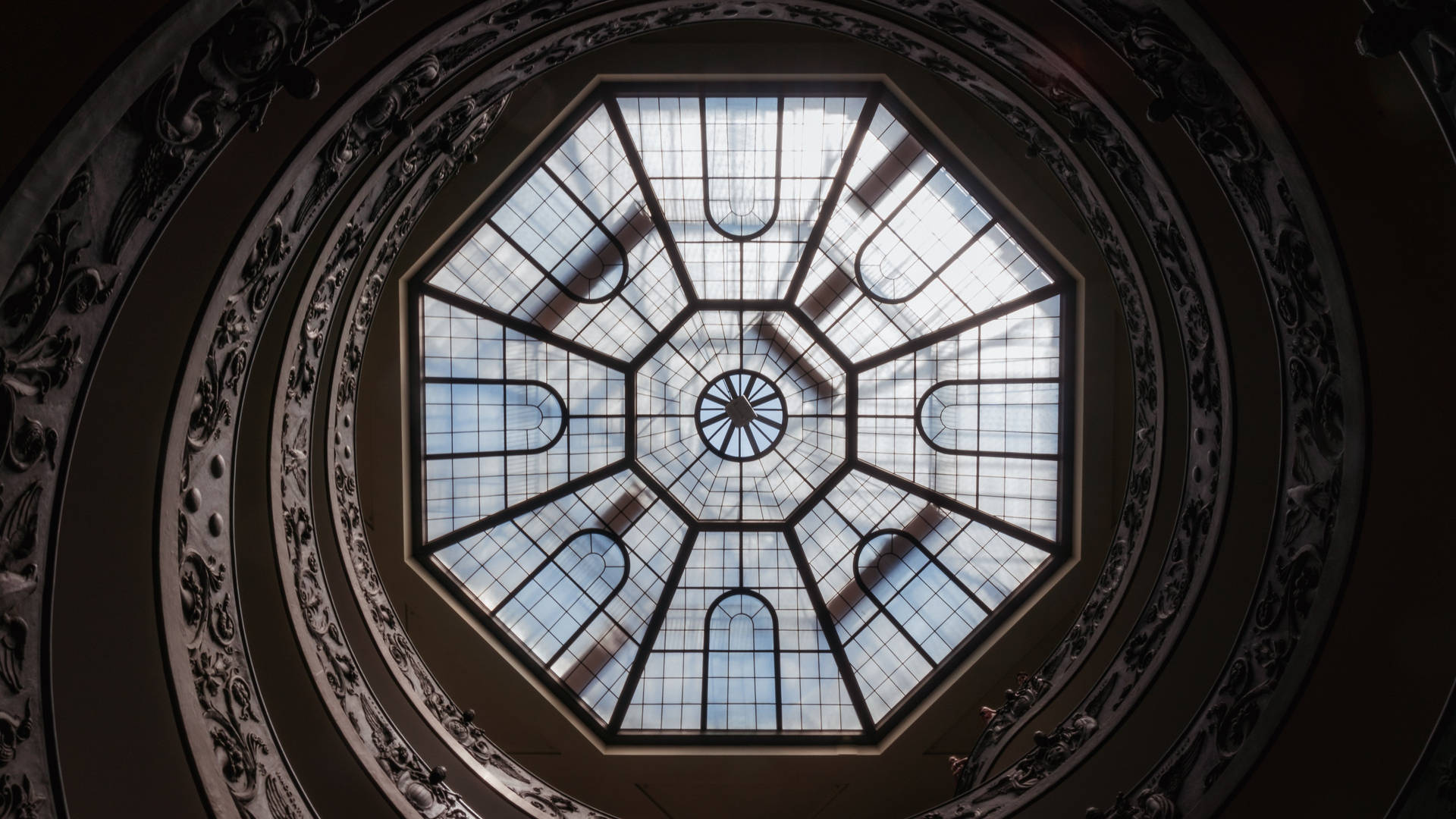 Breathtaking 4k Architecture - Visually Striking Octagonal Glass Ceiling Background