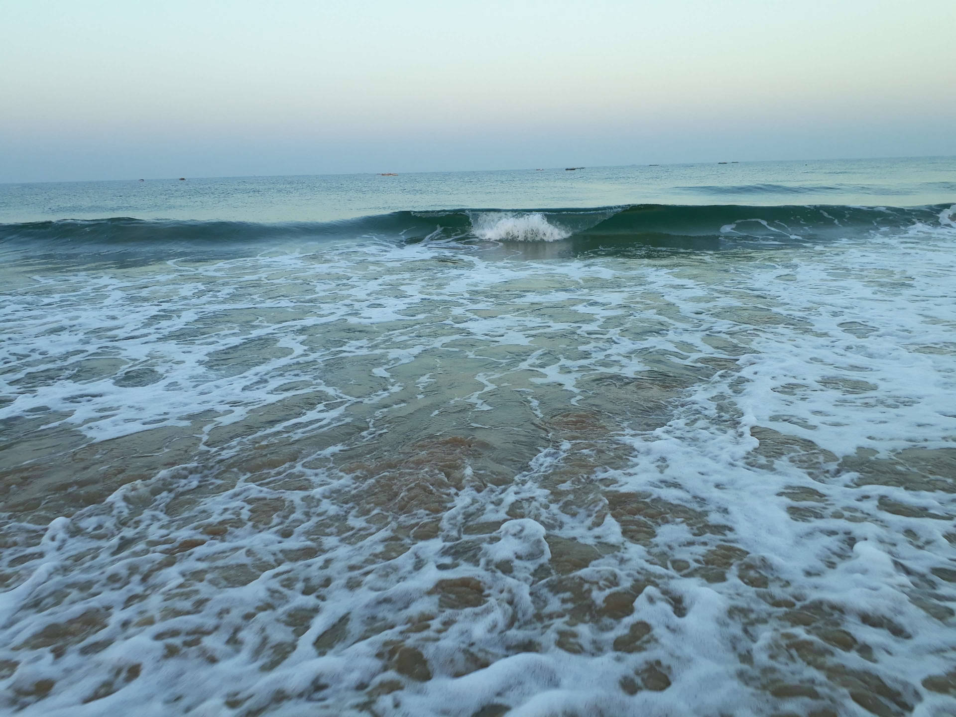 Breathtaking Afternoon View Of Goa Sea, India Background