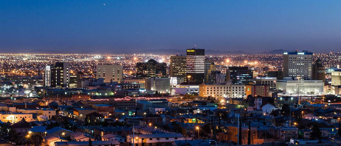 Breathtaking Cityscape Of El Paso Background