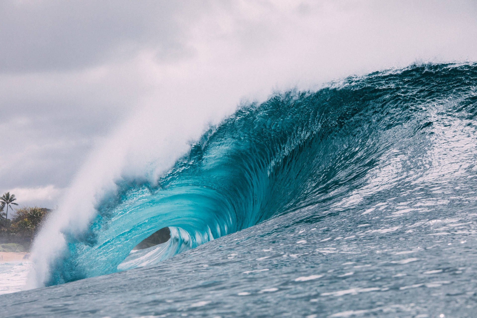 Breathtaking Giant Ocean Blue Wave Background