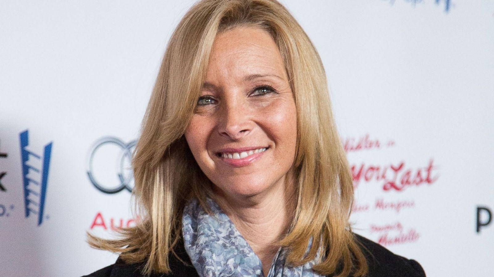 Breathtaking Photo Of Lisa Kudrow Background