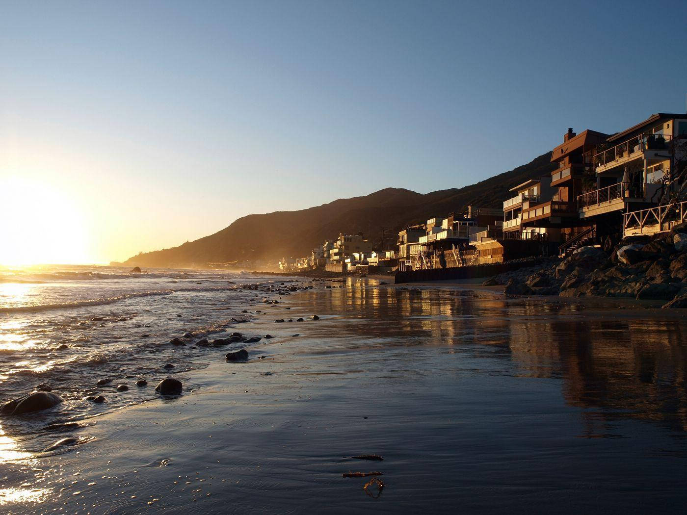 Breathtaking Sunrise Over Malibu, California Background