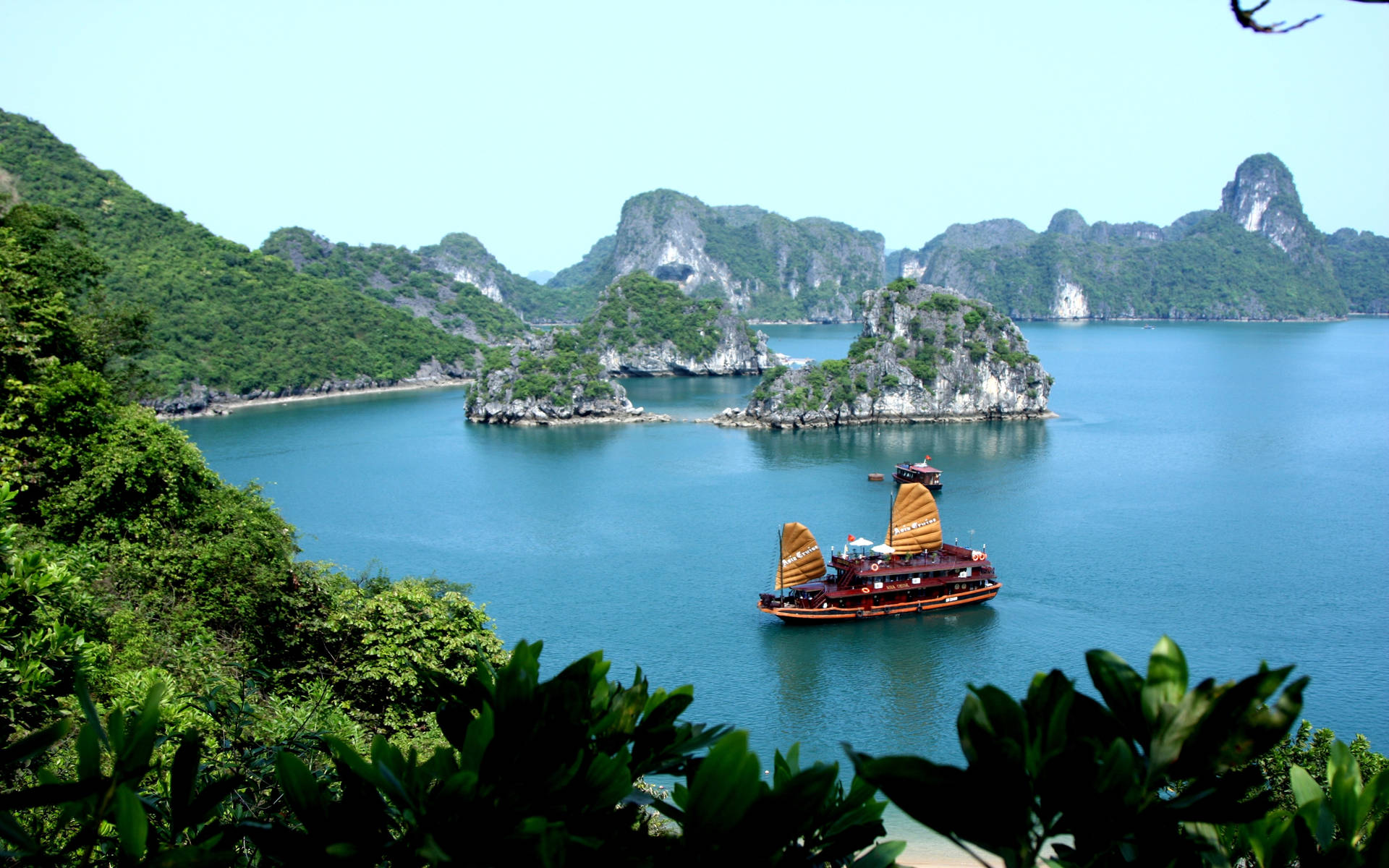Breathtaking View Of Halong Bay, Vietnam Background