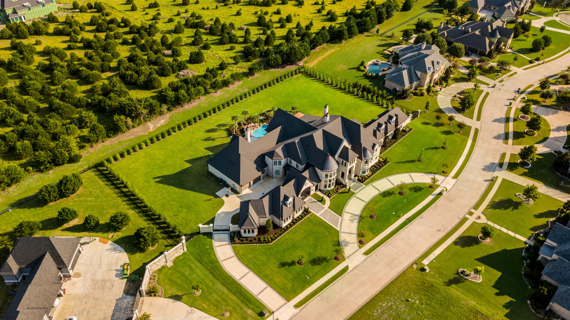 Breathtaking View Of Luxury Cabin Mansion In Pennsylvania Background