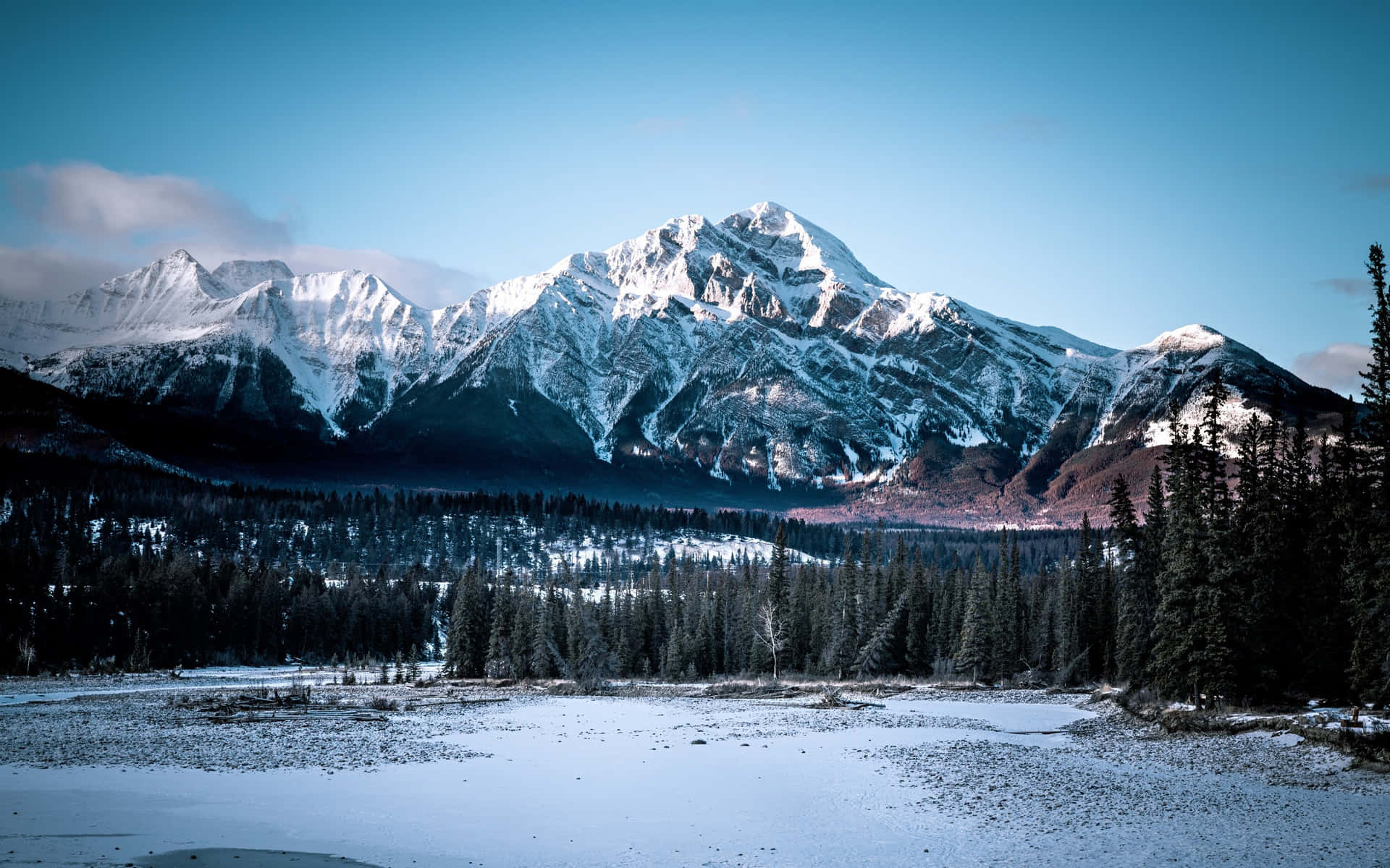 Breathtaking View Of Pristine Jasper National Park In Canada Background