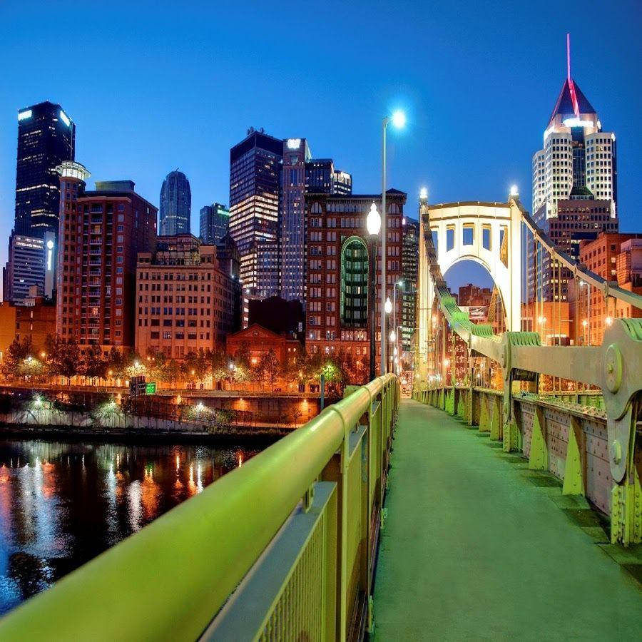 Breathtaking View Of The Green Bridge In Pittsburgh Background