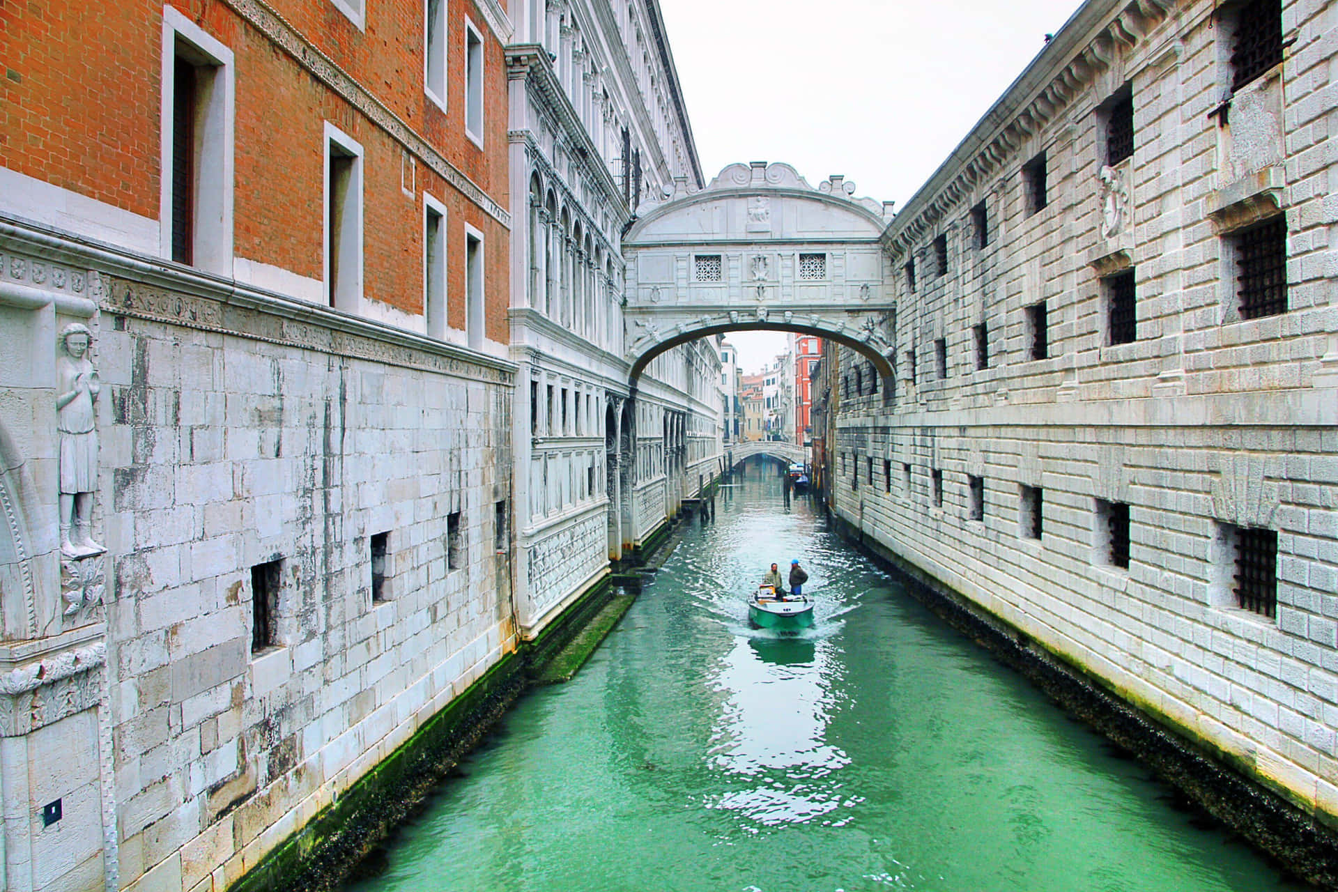 Bridge Of Sighs Canal Boat
