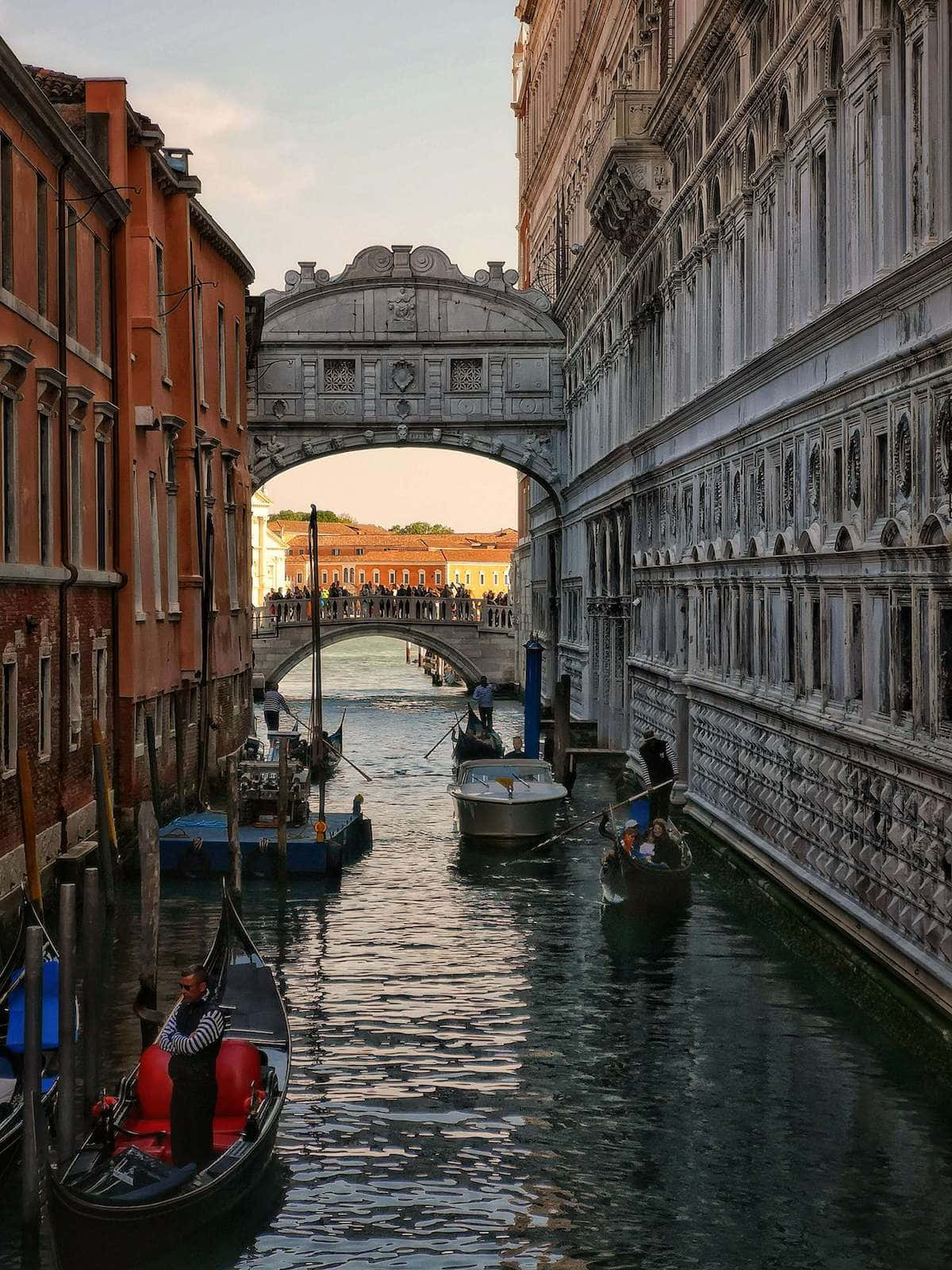 Bridge Of Sighs Sunset Tourists