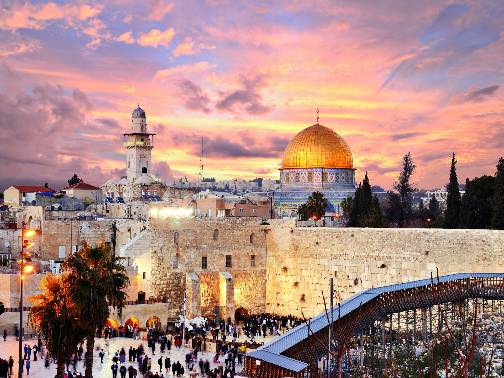 Bright City Dome Of The Rock Background