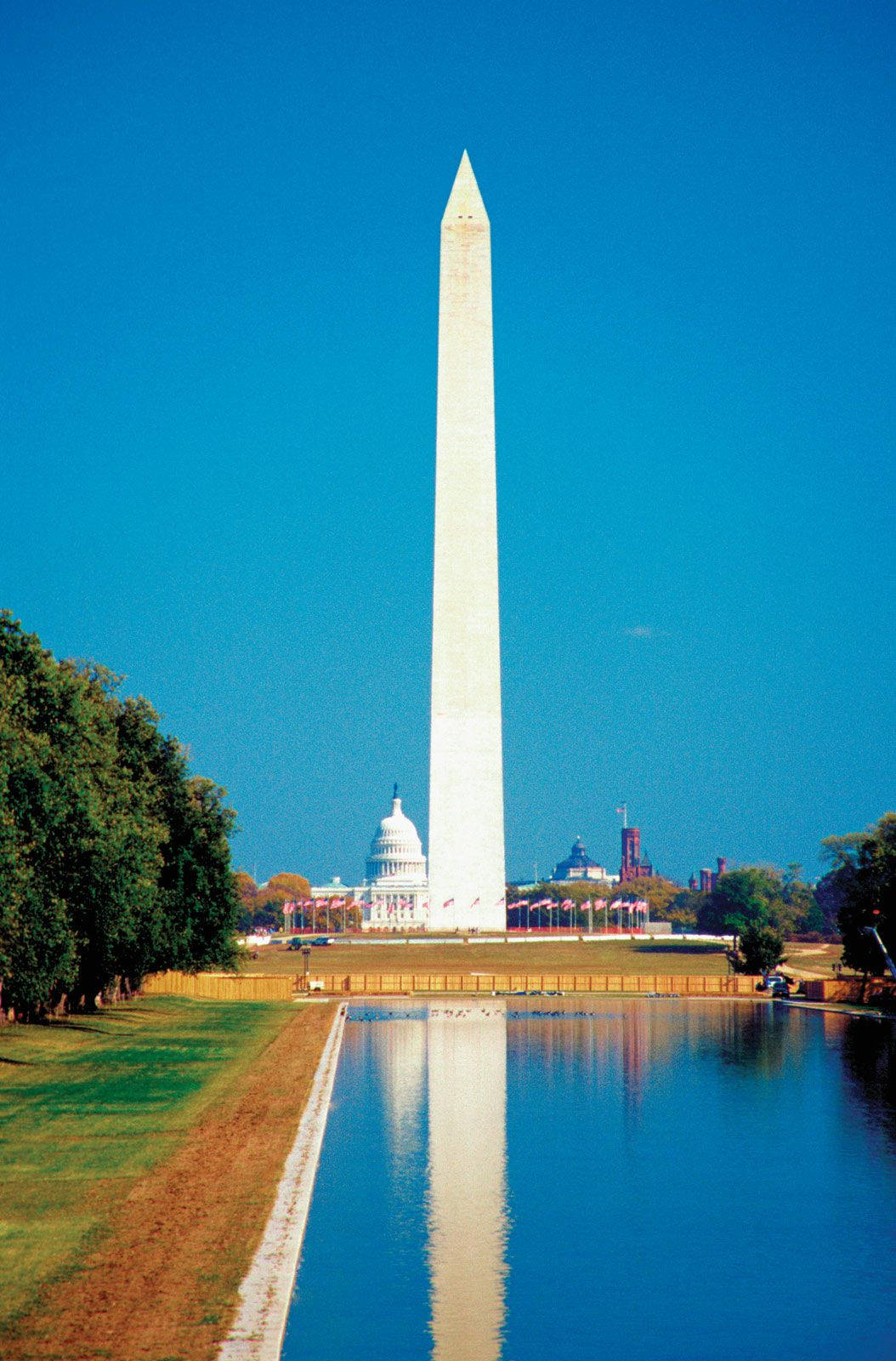 Bright Washington Monument Background