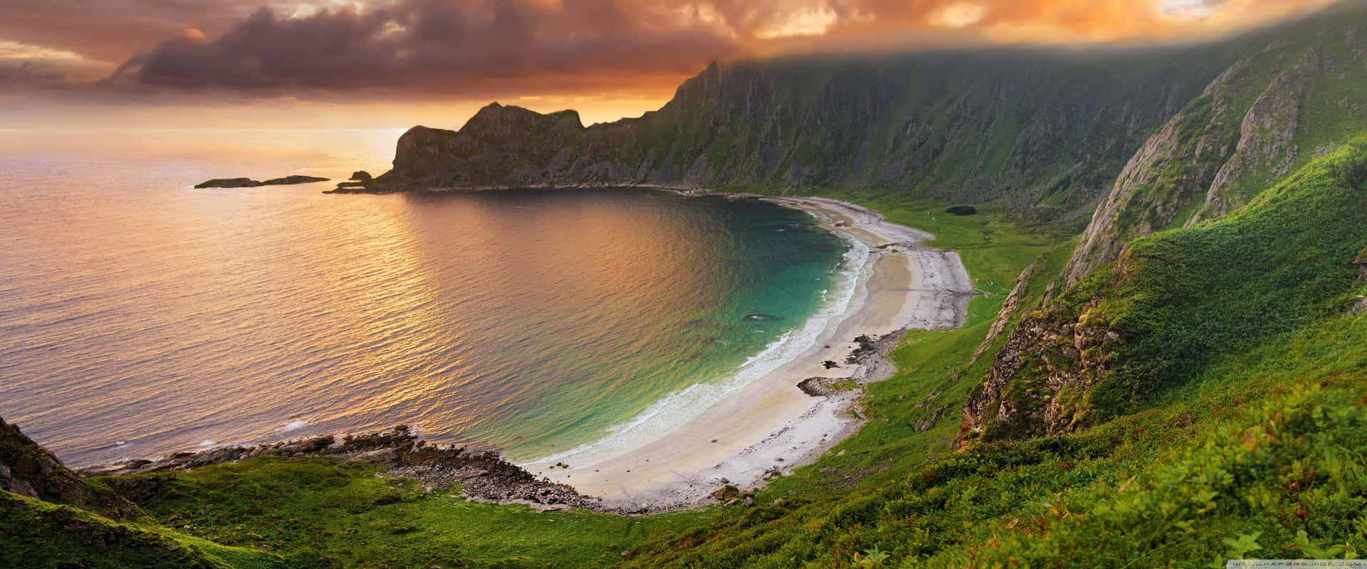 Brighter, Crisper Imaging With Apple's 3840 X 1600 Wallpaper Background