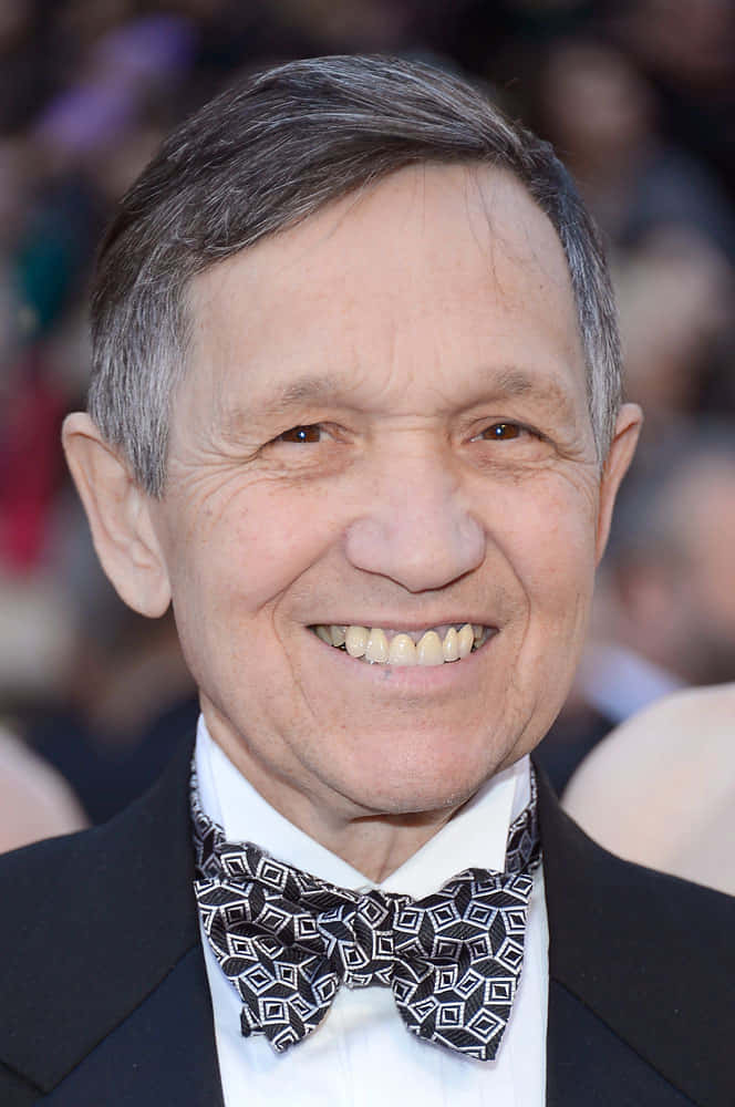 Brilliant Eyes Of Dennis Kucinich Background
