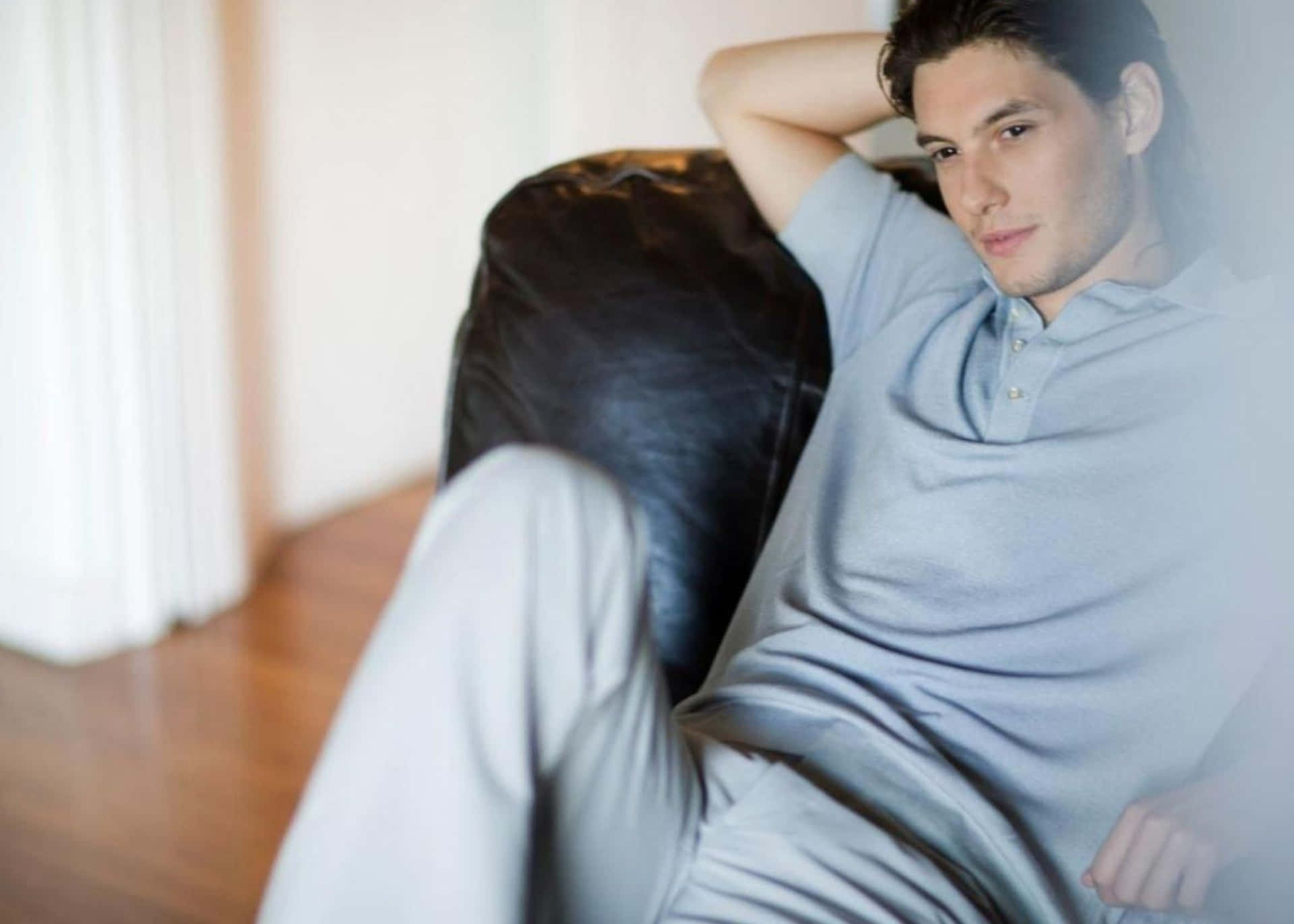 British Actor Ben Barnes Posing For A Portrait Background