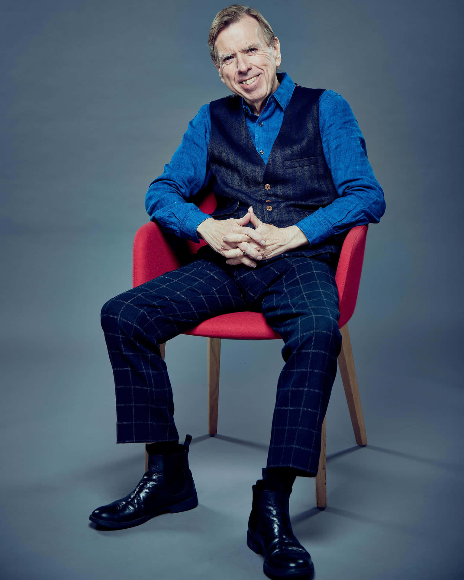 British Actor Timothy Spall Posing For A Photoshoot Background